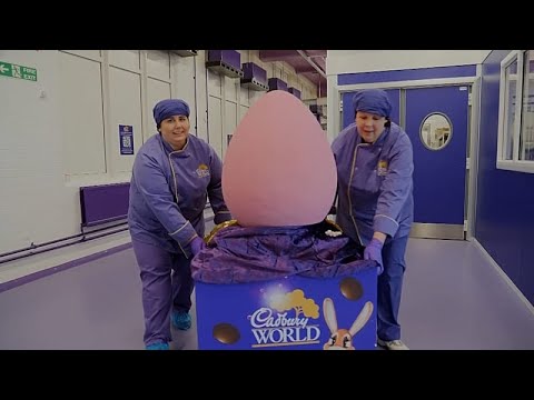 Η Cadbury παρουσιάζει γιγαντιαίο «Mega Mini Egg» 55 κιλών πριν από το Πάσχα