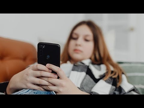 Αυστραλία: προειδοποίηση για κενά στην απαγόρευση κάτω των 16 στα social media