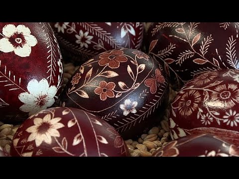 Σλοβένες γυναίκες κρατούν ζωντανή την πασχαλινή τέχνη «ντρσάνκε»