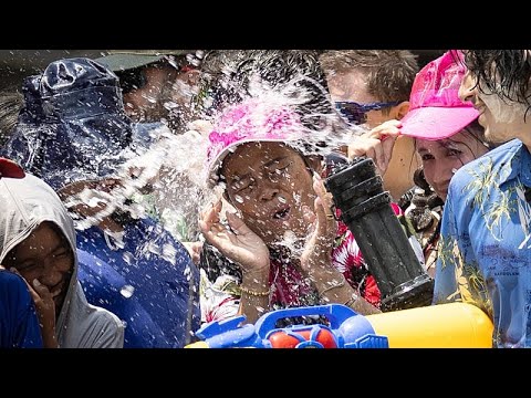 Η Ταϊλάνδη γιορτάζει το νέο έτος Σονγκκράν με μάχες νερού και έκρηξη ταξιδιών