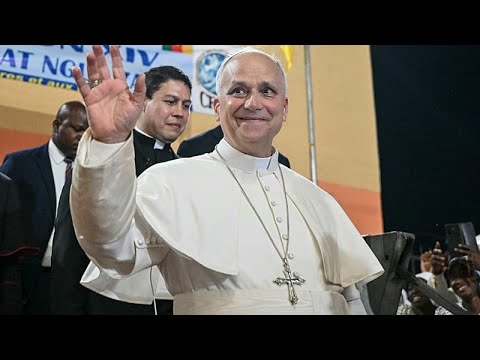 Ο πάπας Λέων ΙΔ΄ στο Καμερούν, ενώ ο Μπιά αντιμετωπίζει ταραχές και αυτονομιστικό πόλεμο