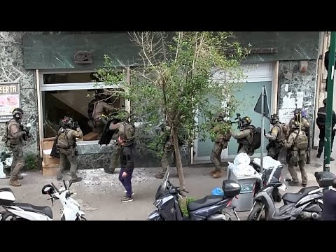 Ιταλία: 25 όμηροι ελεύθεροι, η συμμορία τράπεζας στη Νάπολη χάνεται σε τούνελ