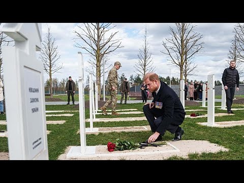 Ο πρίγκιπας Χάρι επισκέπτεται το Κίεβο στηρίζοντας την Ουκρανία και την αποναρκοθέτηση