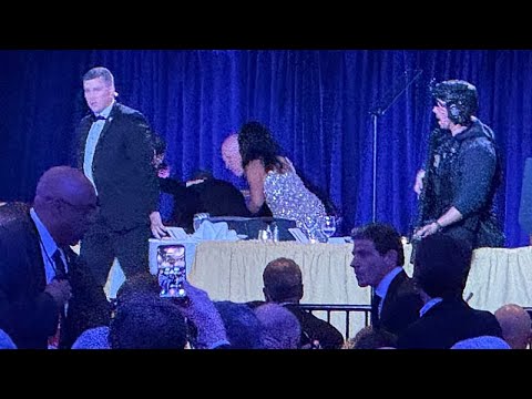 ΗΠΑ: Πυροβολισμοί στο δείπνο Ανταποκριτών του Λευκού Οίκου - Απομακρύνθηκε το ζεύγος Τραμπ