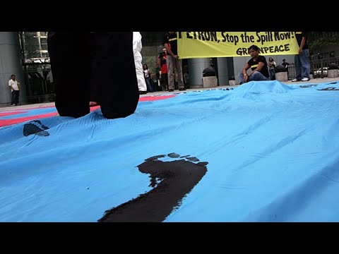 Διαμαρτυρία της Greenpeace σε παραλία κατά των ορυκτών καυσίμων σε συνέδριο στην Κολομβία