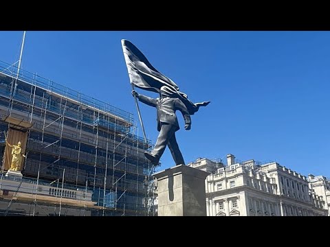 Τυφλωμένος από τη σημαία: Έργο του Banksy εμφανίστηκε μες στη νύχτα στο Λονδίνο