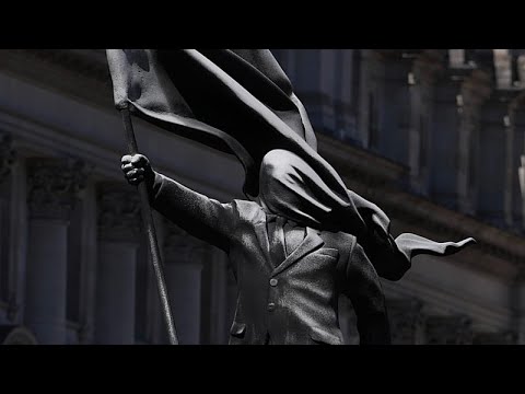 Πλήθη στο κέντρο του Λονδίνου μετά την επιβεβαίωση νέου αγάλματος από τον Banksy