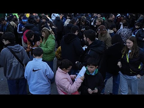 &Alpha;&pi;ό &tau;&omicron;&nu; &Mu;έ&sigma;&iota; έ&omega;&sigmaf; &tau;&omicron;&nu; &Mu;&pi;&alpha;&pi;έ: &eta; &mu;&alpha;&nu;ί&alpha; &tau;&eta;&sigmaf; &Alpha;&rho;&gamma;&epsilon;&nu;&tau;&iota;&nu;ή&sigmaf; &mu;&epsilon; &tau;&alpha; &alpha;&upsilon;&tau;&omicron;&kappa;ό&lambda;&lambda;&eta;&tau;&alpha; &Mu;&omicron;&upsilon;&nu;&tau;&iota;ά&lambda; &epsilon;&pi;&iota;&sigma;&tau;&rho;έ&phi;&epsilon;&iota;