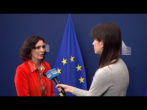 «Βασανιστήριο» η θεραπεία μεταστροφής για ΛΟΑΤΚΙ+ άτομα, λέει στο Euronews η Επίτροπος της ΕΕ...