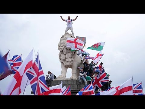 Πορεία "Unite the Kingdom": Η κυβέρνηση Στάρμερ απαγόρευσε σε ξένους ακροδεξιούς να μπουν στην χώρα