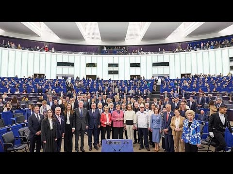 Μέρκελ, Ζελένσκι μεταξύ των βραβευθέντων με το Ευρωπαϊκό Τάγμα Αξίας