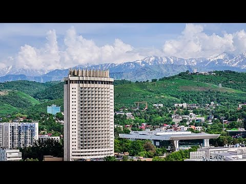 Εκεί όπου συναντιούνται τα βουνά, η τέχνη και η αστική ζωή: αυτή η πόλη τα συνδυάζει όλα