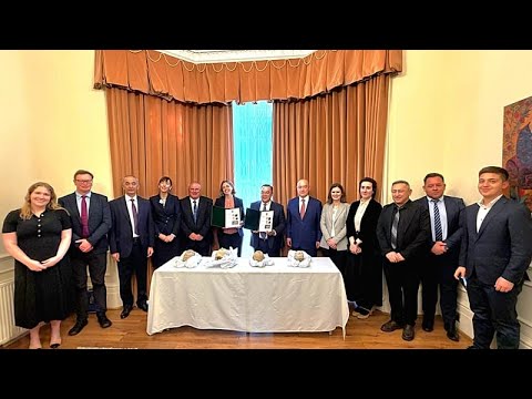 Η βρετανική αστυνομία επιστρέφει αρχαία αντικείμενα στο Ουζμπεκιστάν