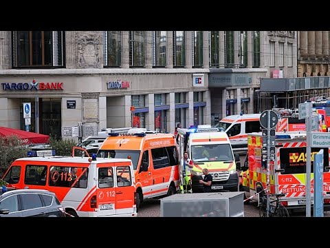 Λουλούδια και κεριά στη Λειψία μετά τη φονική επίθεση με αυτοκίνητο