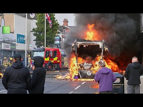 Σοβαρά επεισόδια σε αντιμεταναστευτική διαδήλωση στο Μπέλφαστ μετά από μαχαίρωμα