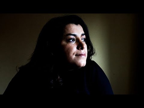 &Pi;έ&theta;&alpha;&nu;&epsilon; &eta; &Mu;&alpha;&rho;&iota;&zeta;ά&nu; &Sigma;&alpha;&tau;&rho;&alpha;&pi;ί, &eta; &Gamma;&alpha;&lambda;&lambda;&omicron;ϊ&rho;&alpha;&nu;ή &sigma;&upsilon;&gamma;&gamma;&rho;&alpha;&phi;έ&alpha;&sigmaf; &tau;&omicron;&upsilon; &laquo;&Pi;&epsilon;&rho;&sigma;έ&pi;&omicron;&lambda;&iota;&sigmaf;&raquo;